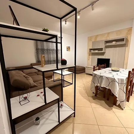 Xh L Apartment *